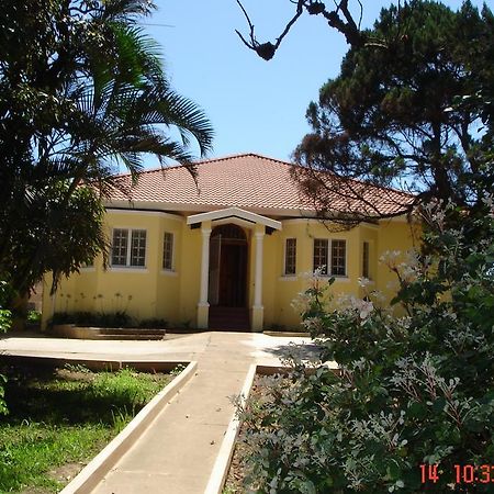 The Crescent Guesthouses - Bnb/Self Catering Durban Kültér fotó
