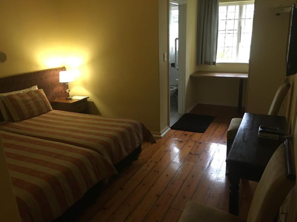 The Crescent Guesthouses - Bnb/Self Catering Durban Kültér fotó