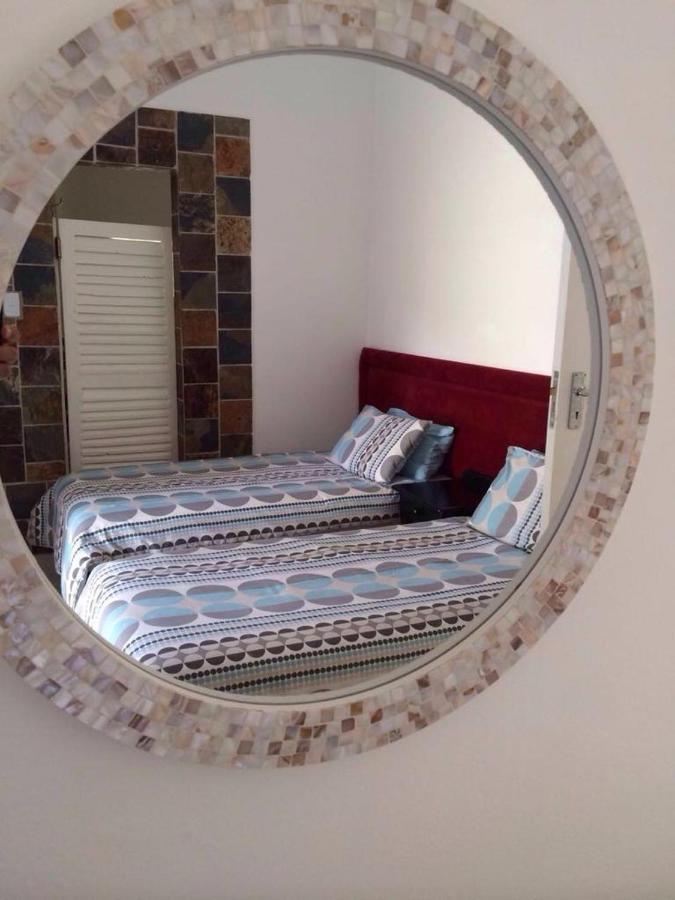 The Crescent Guesthouses - Bnb/Self Catering Durban Kültér fotó