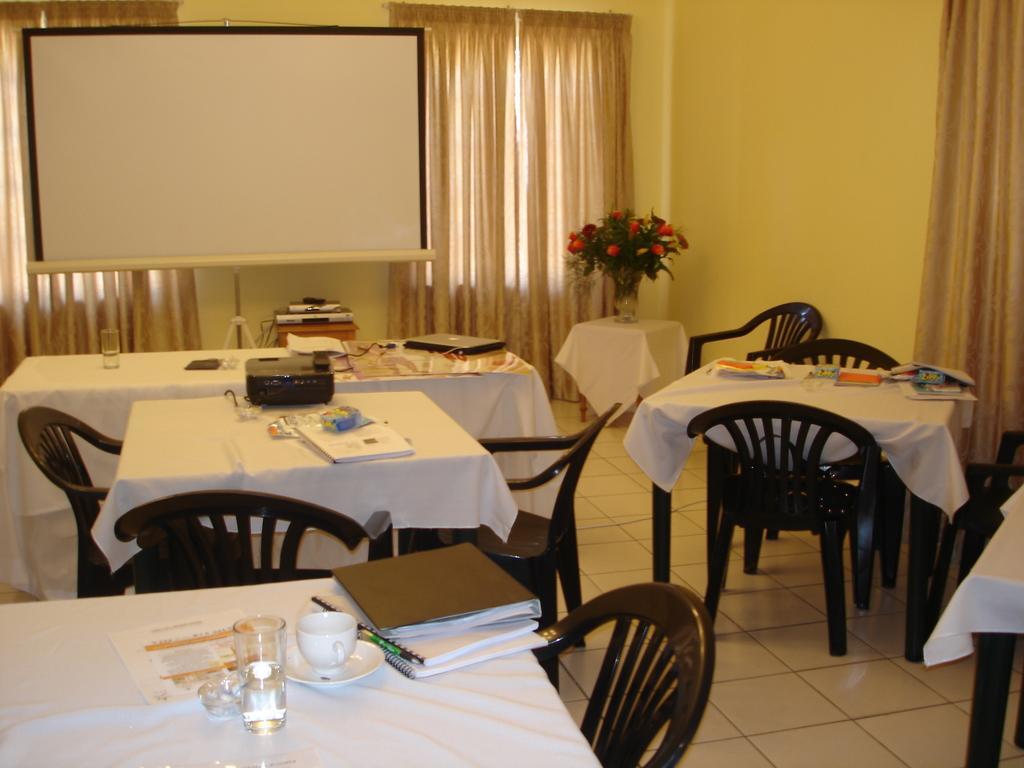 The Crescent Guesthouses - Bnb/Self Catering Durban Kültér fotó