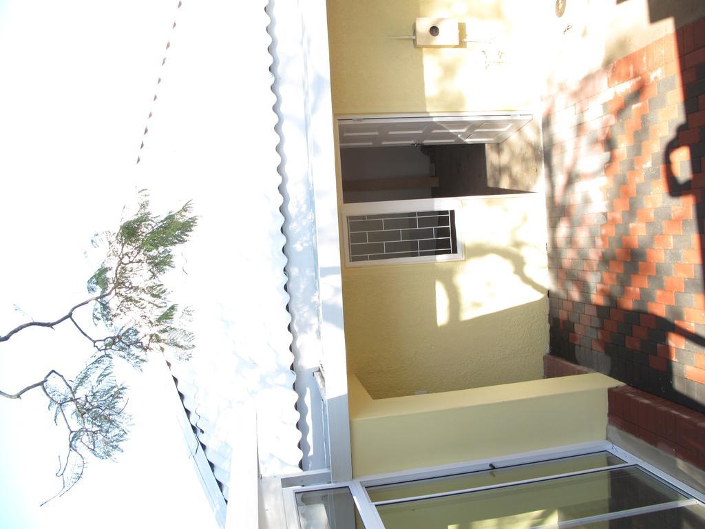 The Crescent Guesthouses - Bnb/Self Catering Durban Kültér fotó