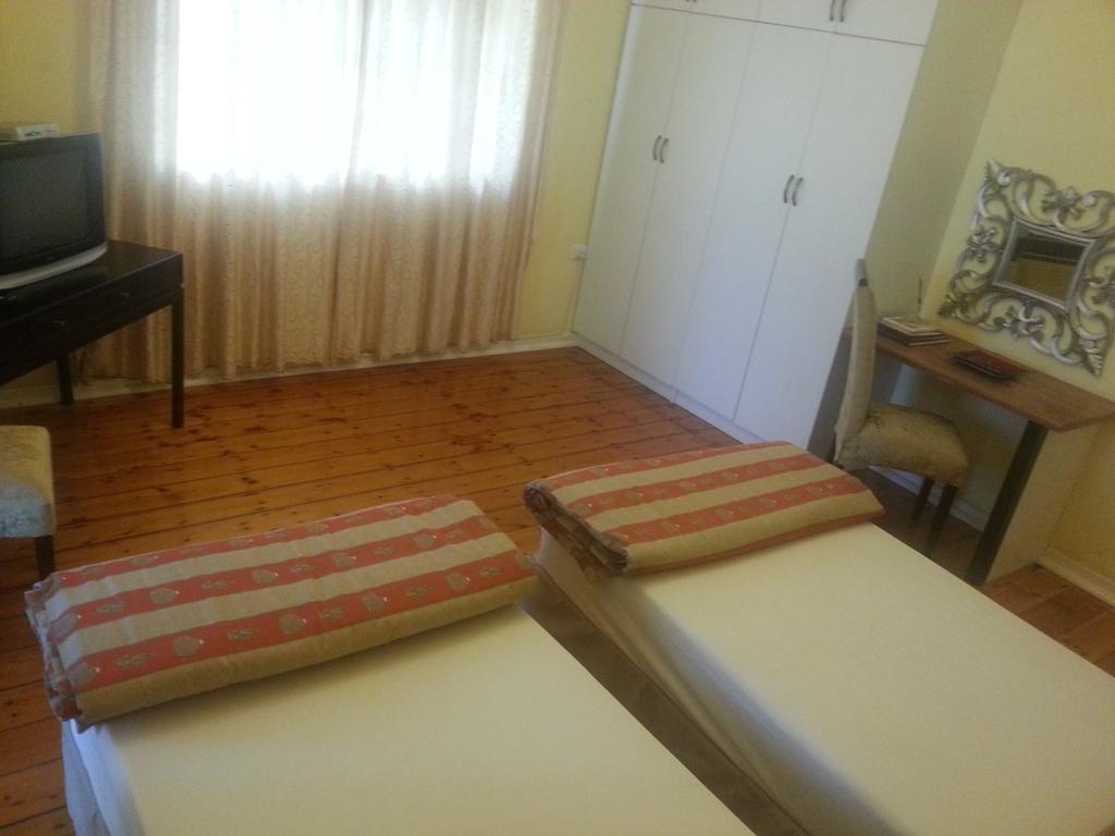 The Crescent Guesthouses - Bnb/Self Catering Durban Kültér fotó