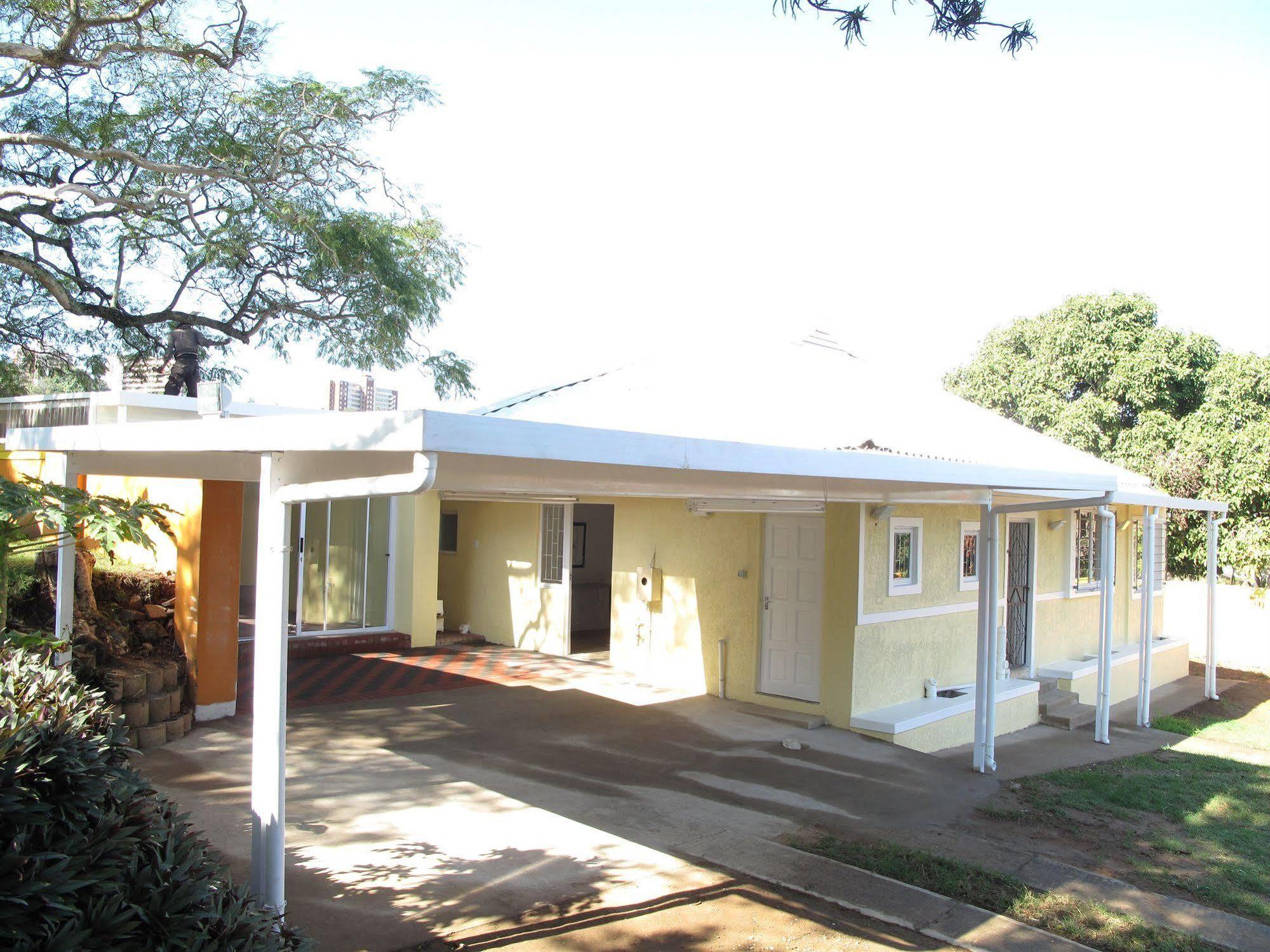 The Crescent Guesthouses - Bnb/Self Catering Durban Kültér fotó