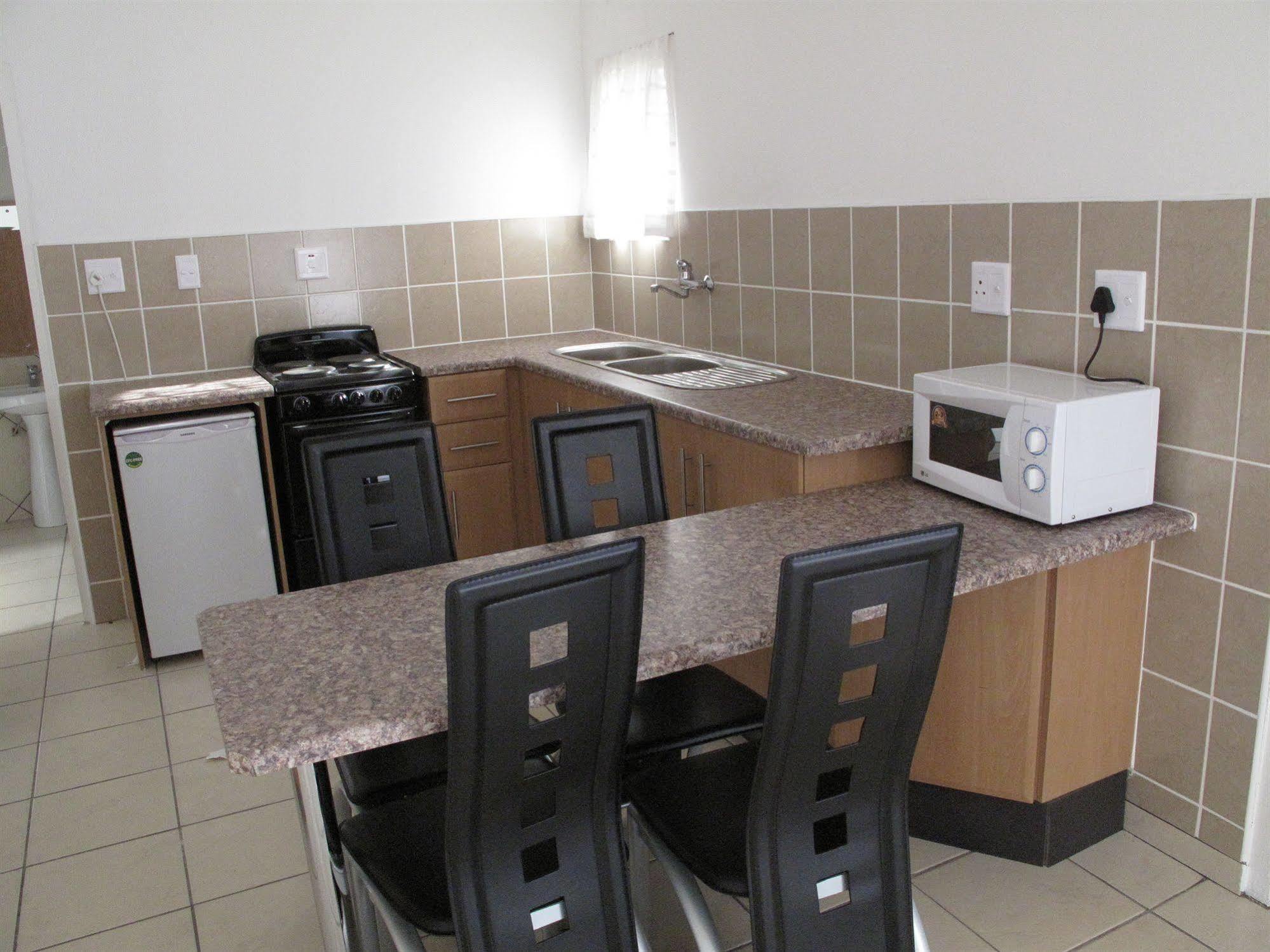 The Crescent Guesthouses - Bnb/Self Catering Durban Kültér fotó